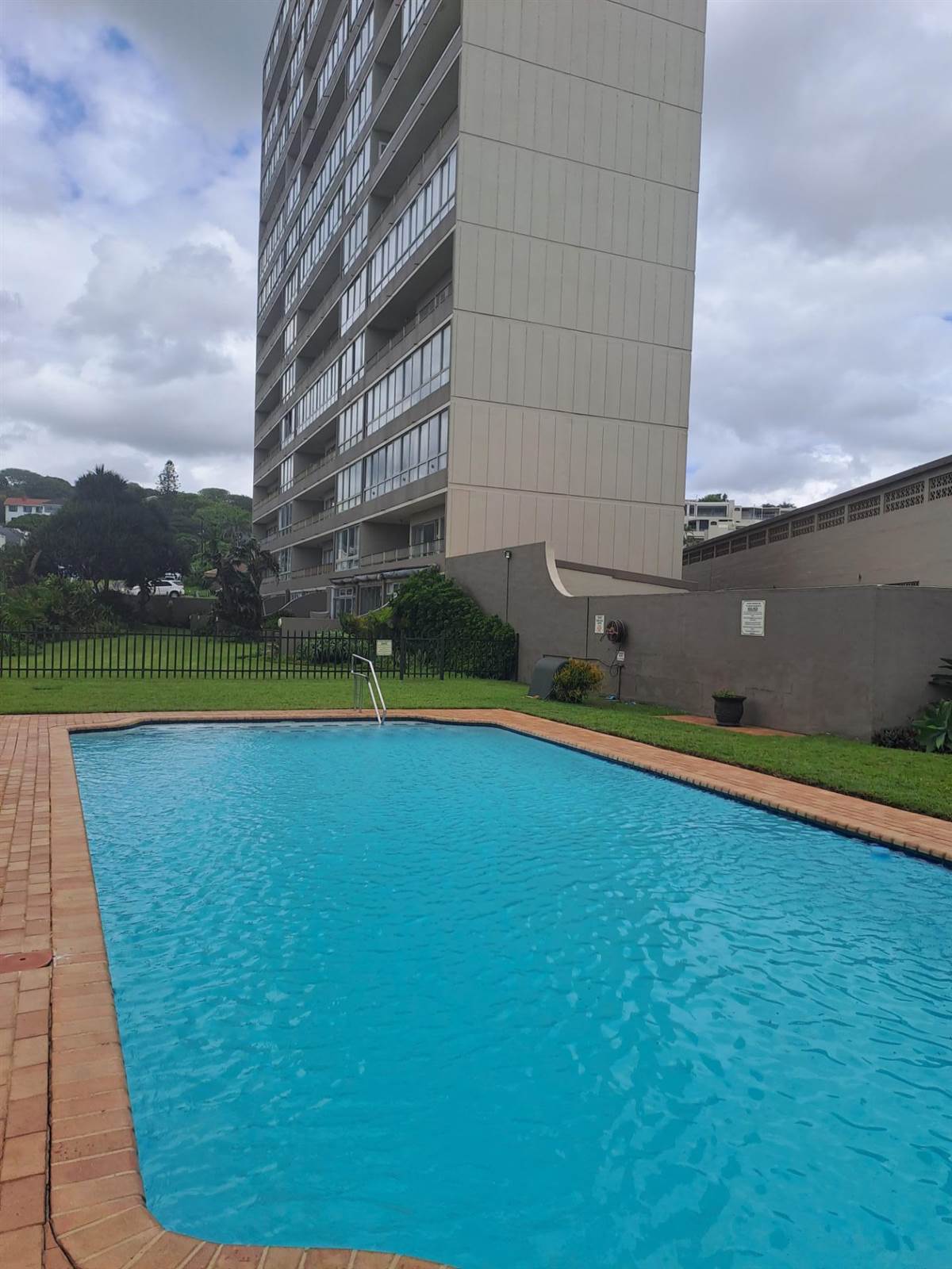 2 Bed Apartment in Umhlanga Rocks photo number 17