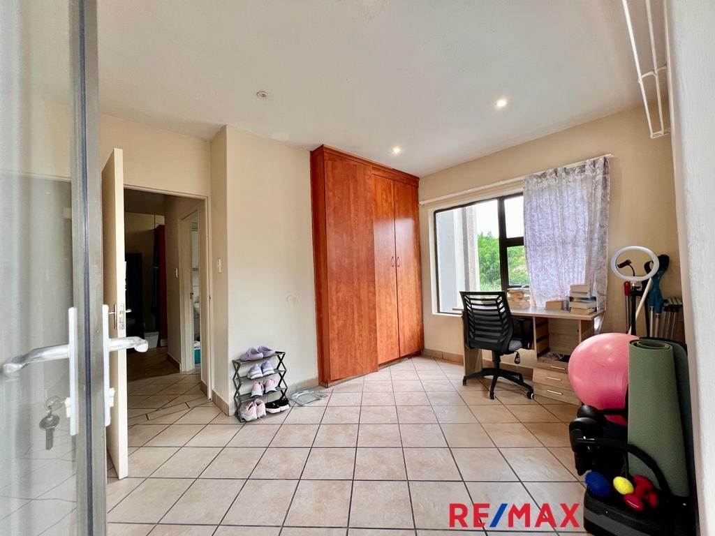 2 Bed Apartment in Sonheuwel photo number 9