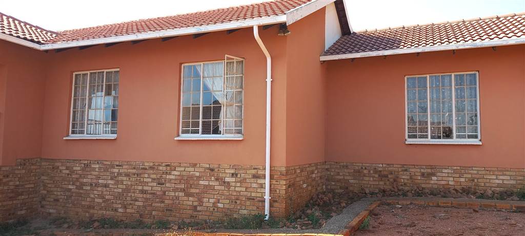 3 Bed House in Tlhabane photo number 17