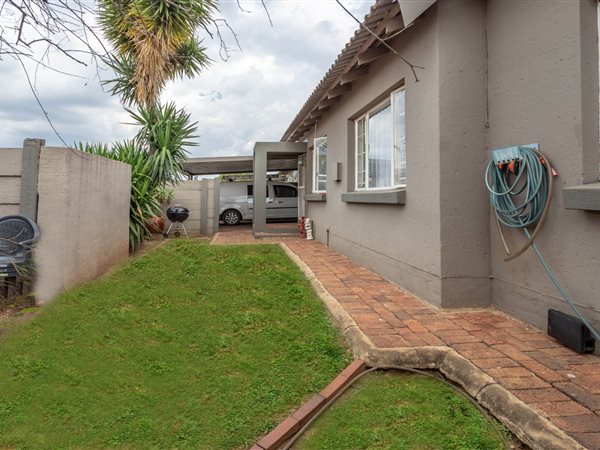 2 Bedroom Townhouse 2 Bedroom Townhouse