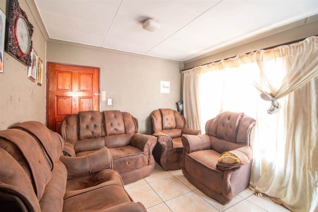 2 Bed House in Chloorkop photo number 9