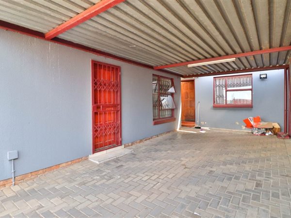 2 Bed House in Chloorkop