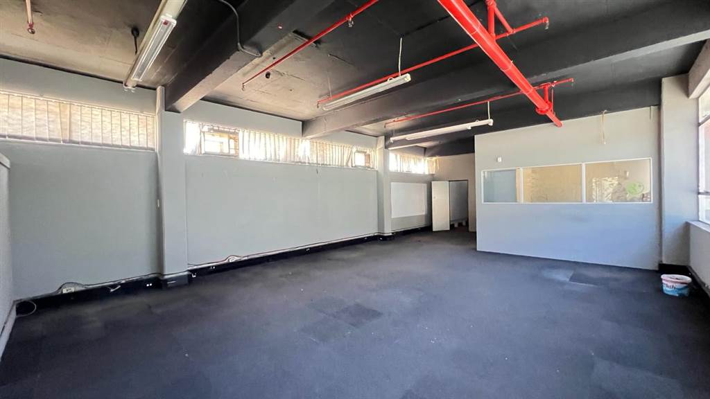 109  m² Industrial space in Park Central photo number 3