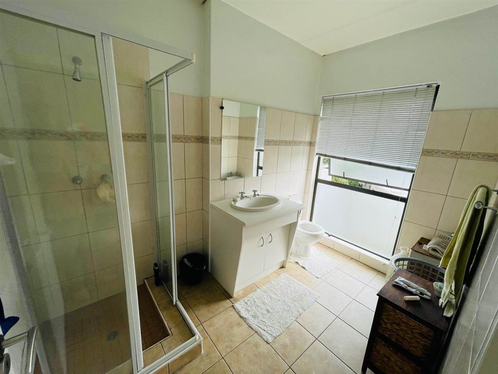 2 Bed Apartment in Fourways photo number 17