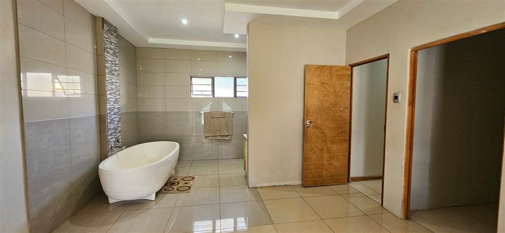 3 Bed House in Quaggafontein photo number 14