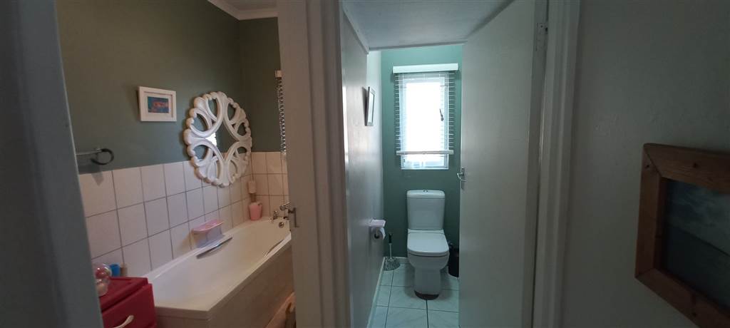 4 Bed House in Mossel Bay Ext 15 photo number 10