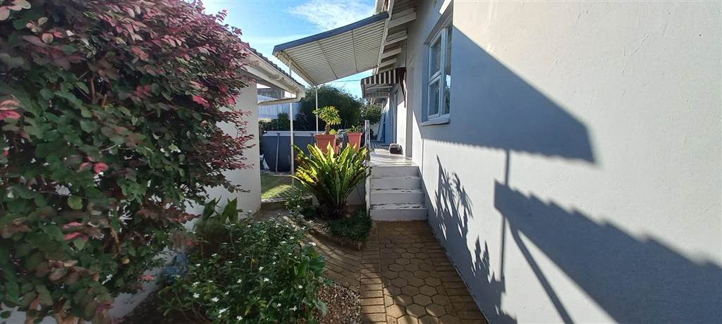 4 Bed House in Mossel Bay Ext 15 photo number 18