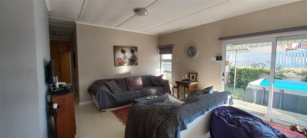 4 Bed House in Mossel Bay Ext 15 photo number 2