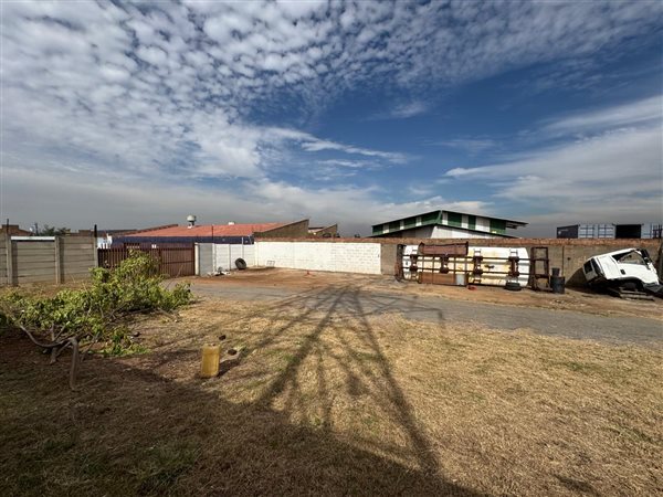 750 m² Industrial space 750 m² Industrial space