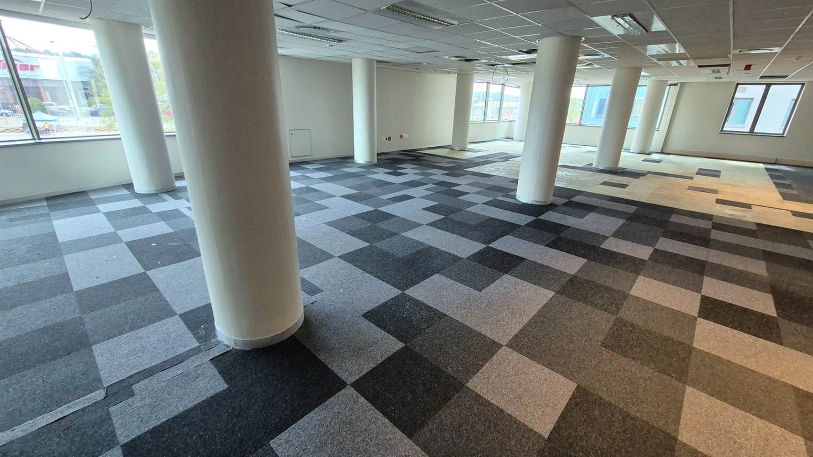 1484  m² Office Space in Menlyn photo number 5