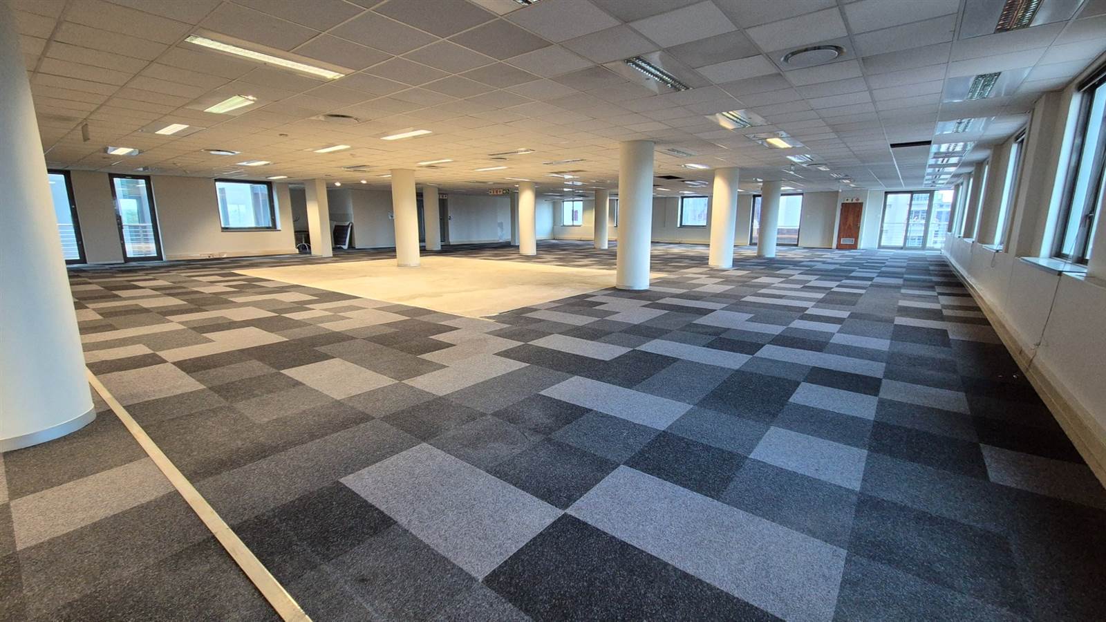1484  m² Office Space in Menlyn photo number 17