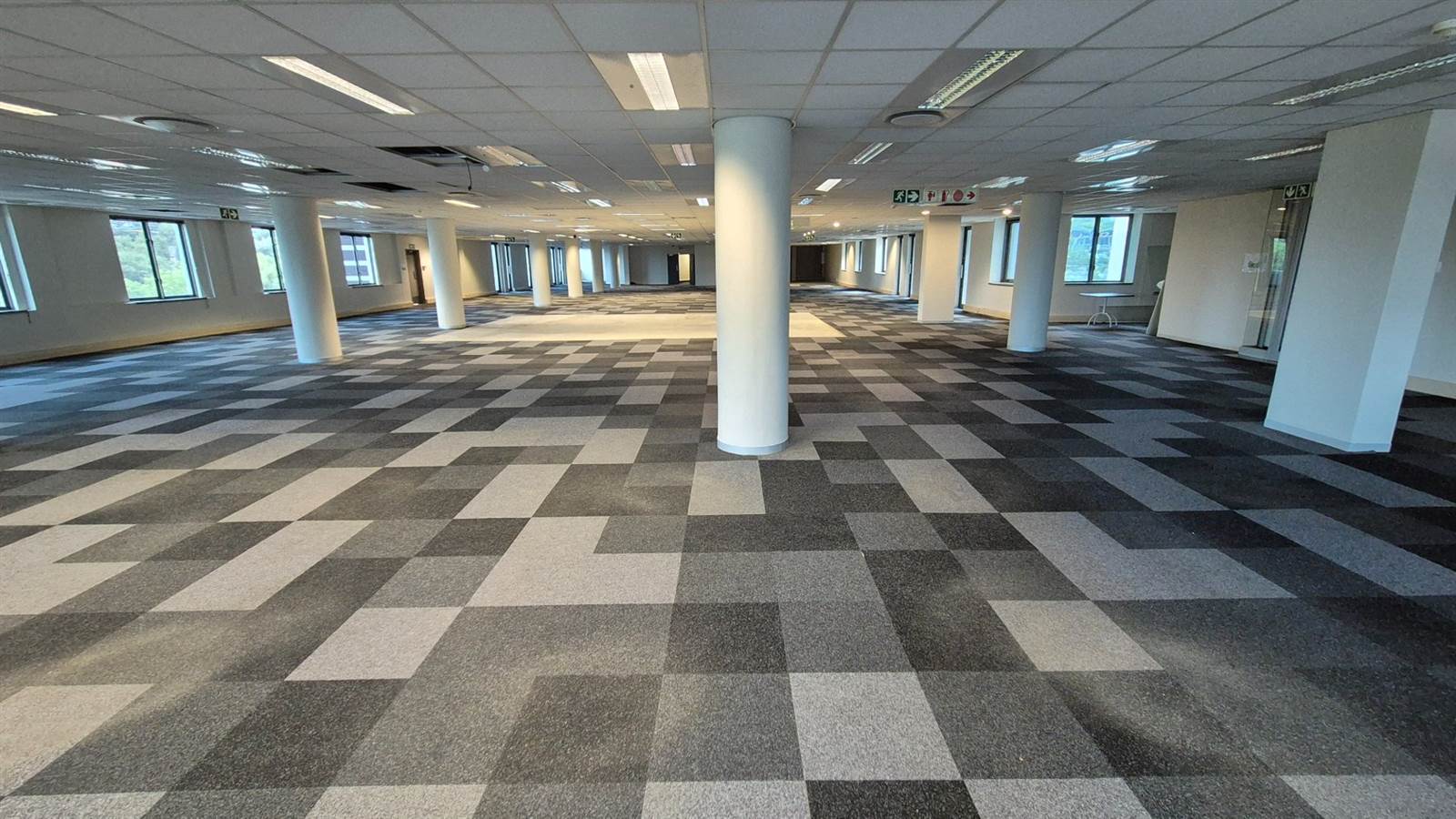 1484  m² Office Space in Menlyn photo number 13