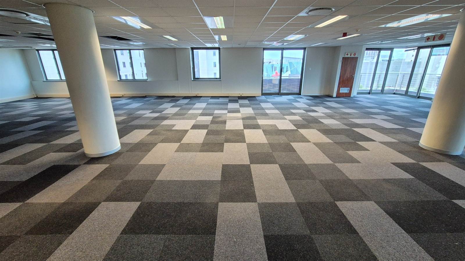 1484  m² Office Space in Menlyn photo number 16