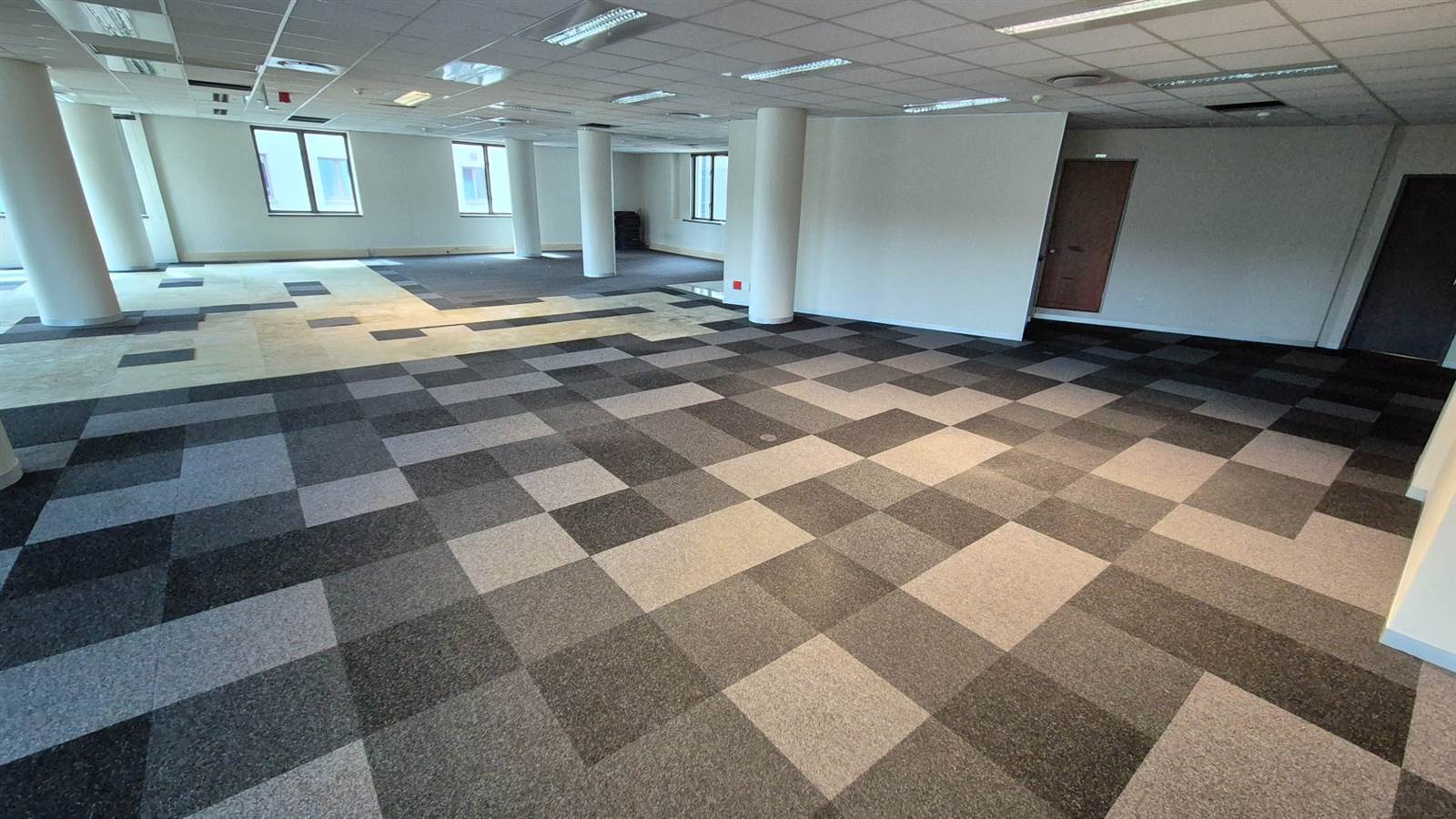1484  m² Office Space in Menlyn photo number 6