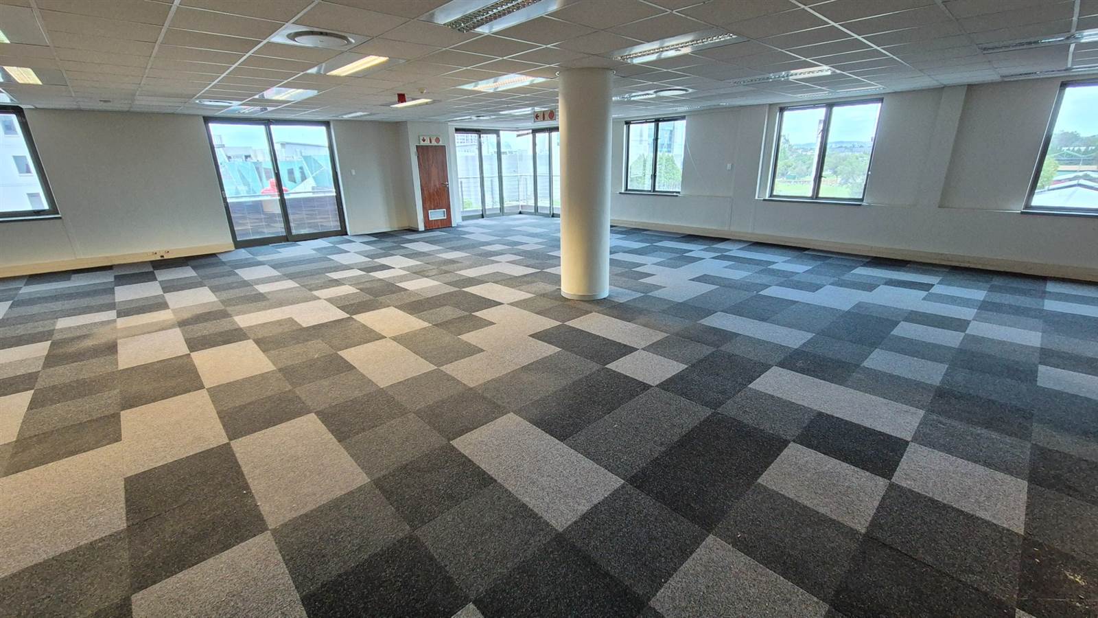 1484  m² Office Space in Menlyn photo number 14