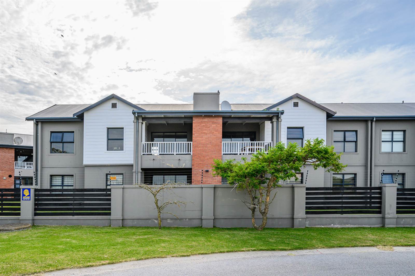 2 Bed Apartment in Pinelands photo number 1