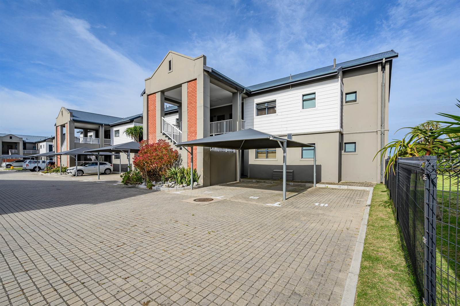 2 Bed Apartment in Pinelands photo number 5