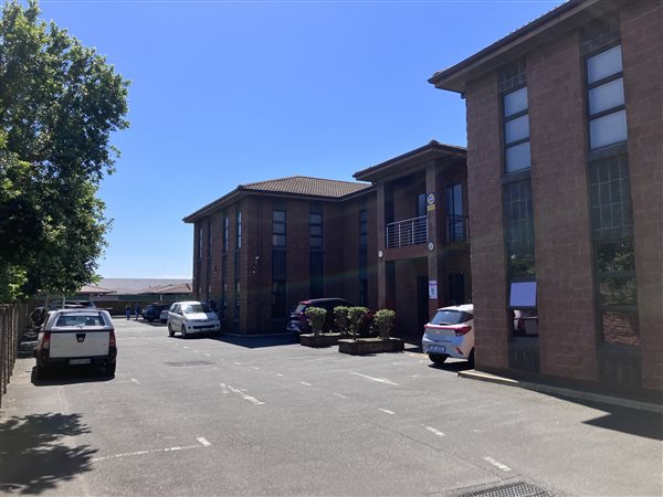 467  m² Commercial space in Athlone Park