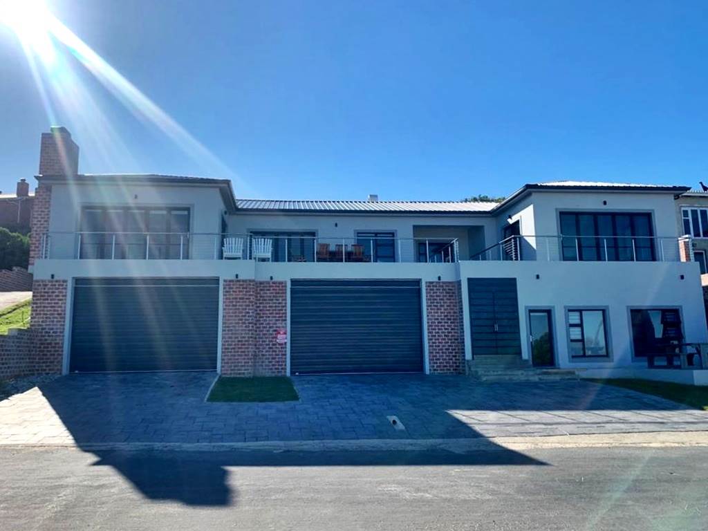4 Bed House in Struisbaai photo number 6