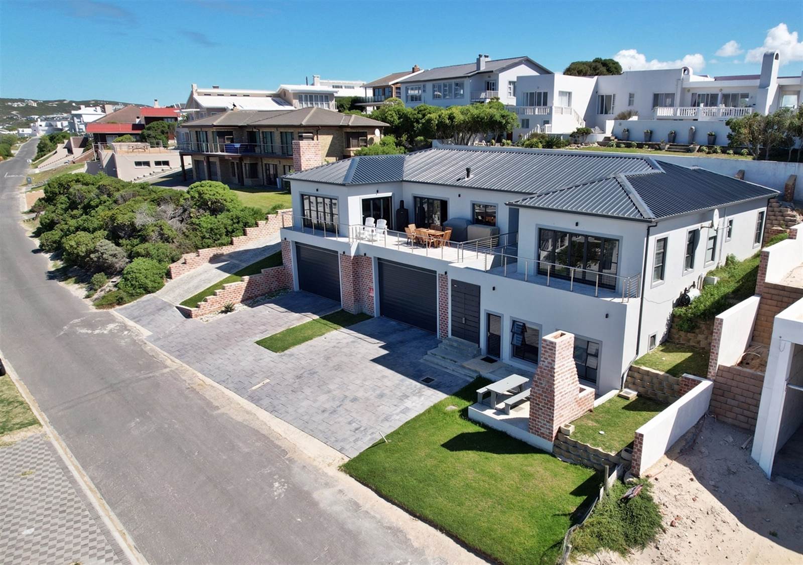 4 Bed House in Struisbaai photo number 3