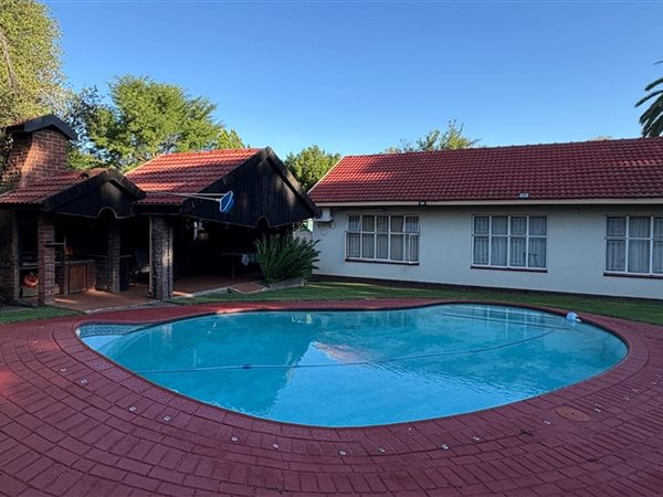 4 Bedroom House 4 Bedroom House
