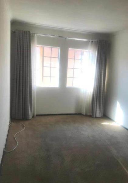 2 Bed House in Bezuidenhout Valley photo number 8