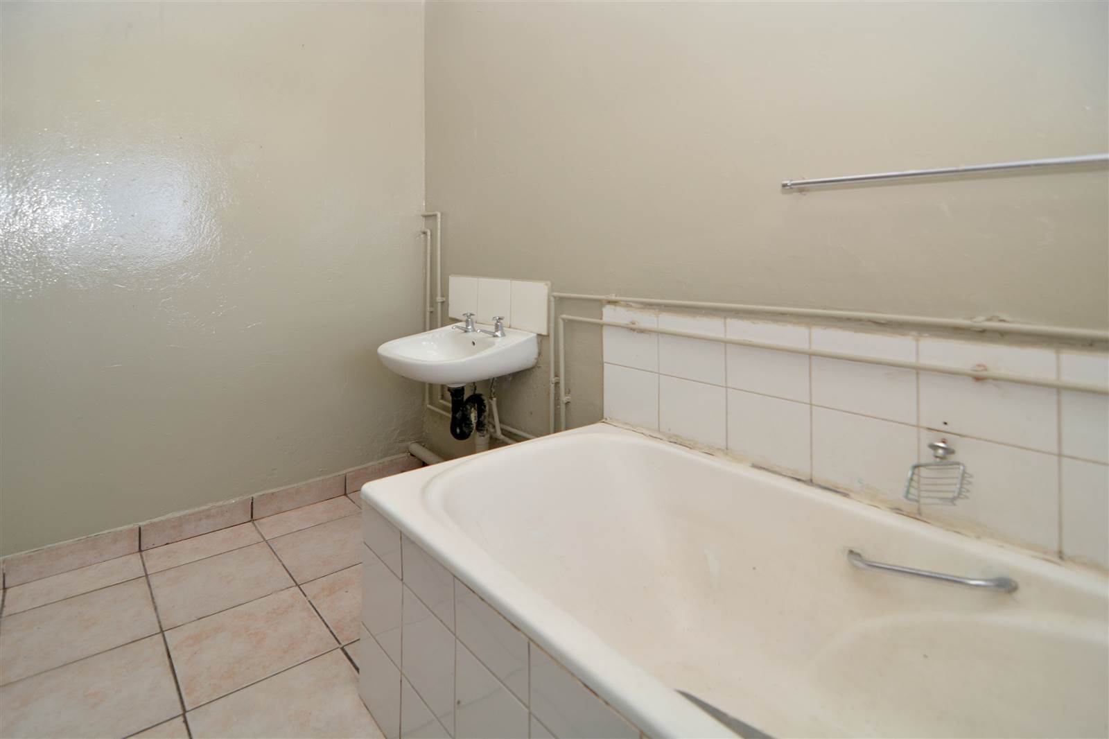 Studio Apartment in Hillbrow photo number 14