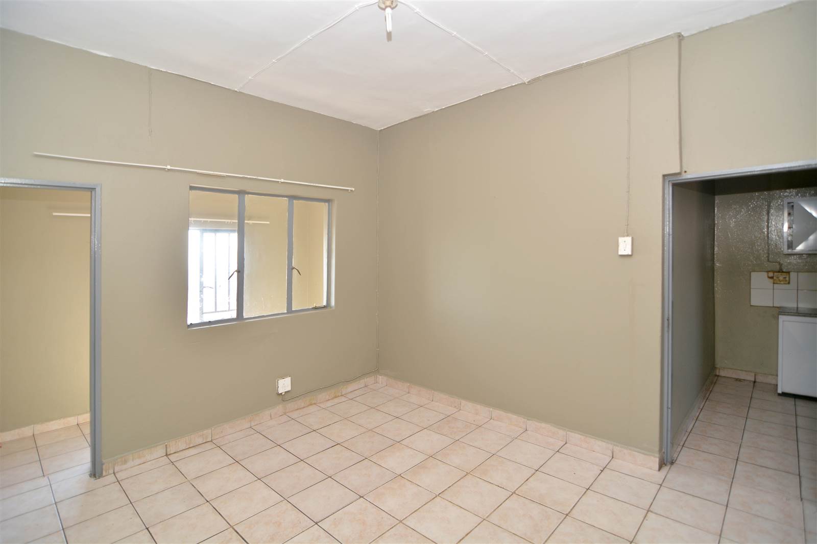 Studio Apartment in Hillbrow photo number 7