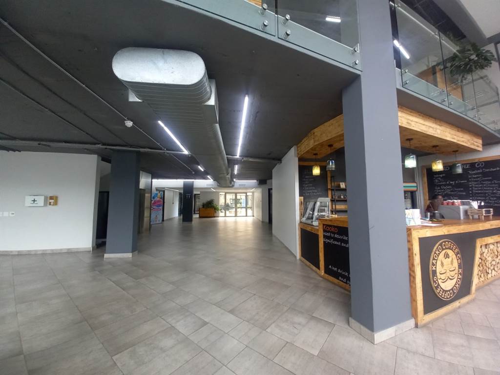 93.7  m² Office Space in Hatfield photo number 1