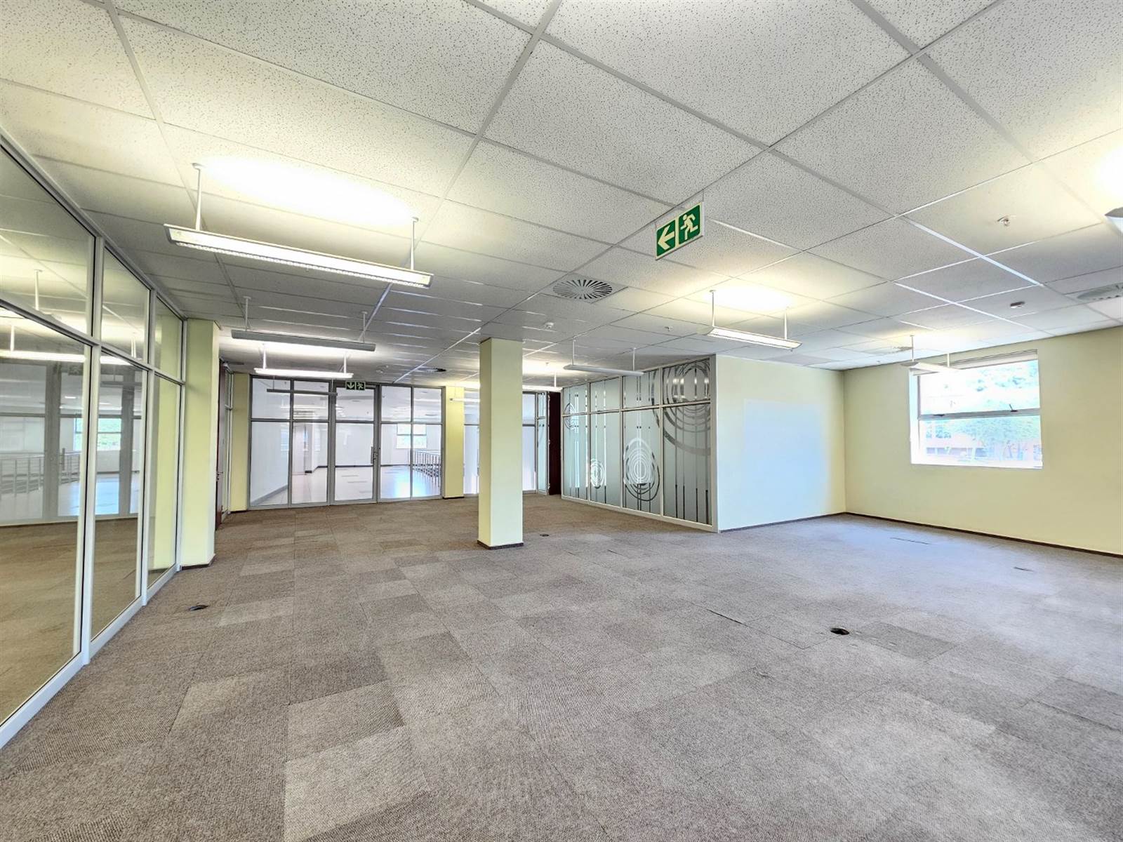 572  m² Office Space in Constantia Kloof photo number 23