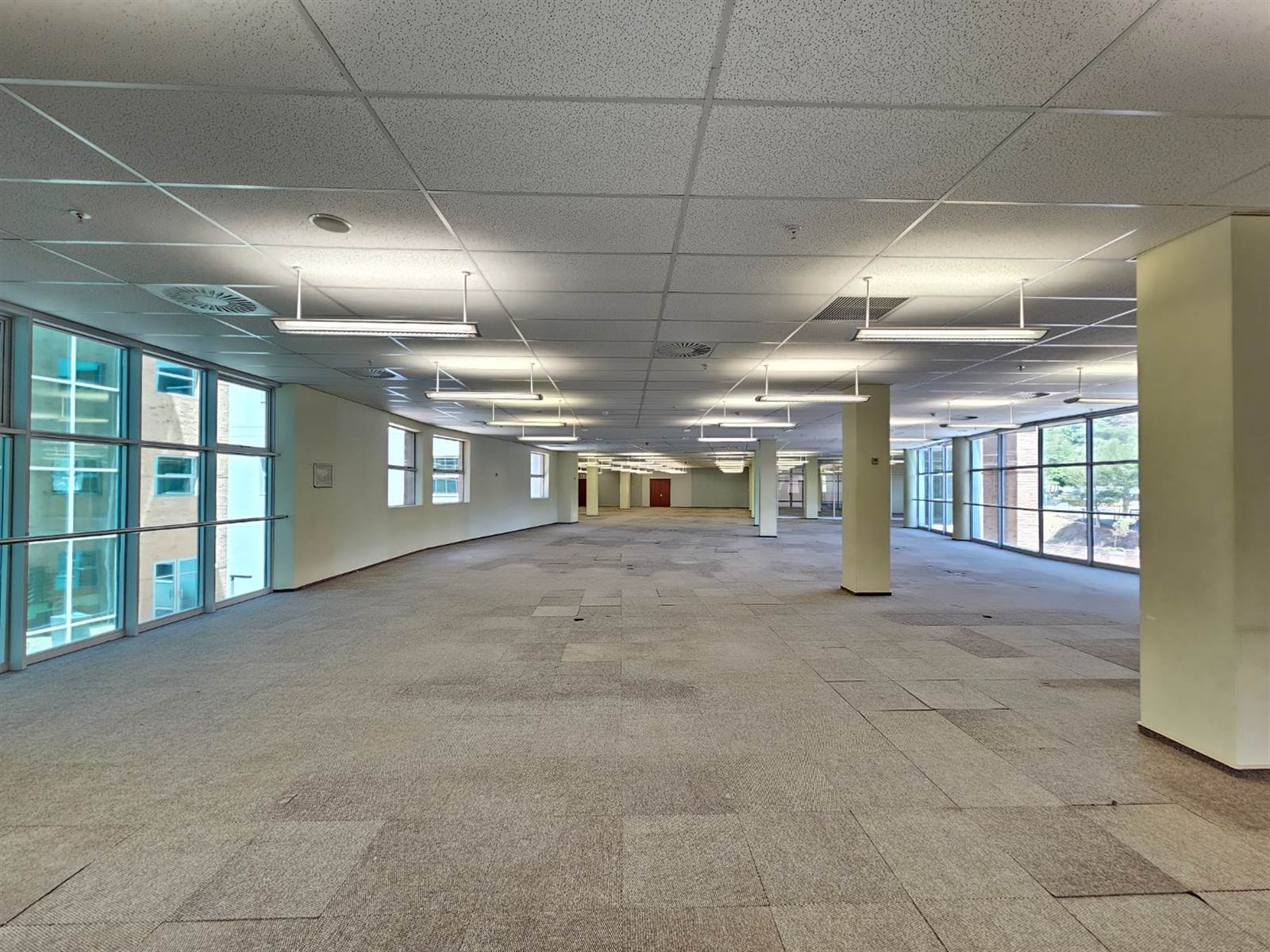 572  m² Office Space in Constantia Kloof photo number 19