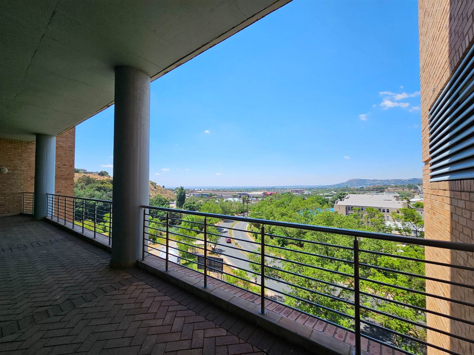 572  m² Office Space in Constantia Kloof photo number 10