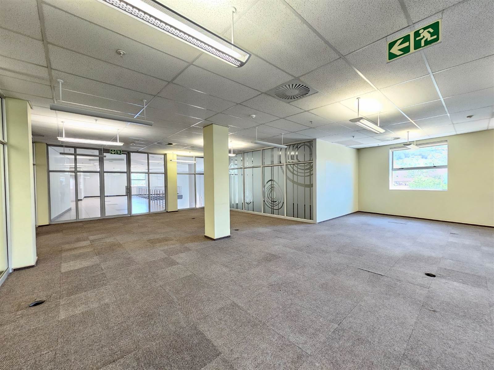 572  m² Office Space in Constantia Kloof photo number 22