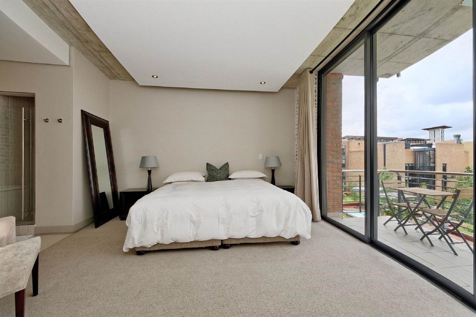 2 Bed Apartment in Melrose Arch photo number 12