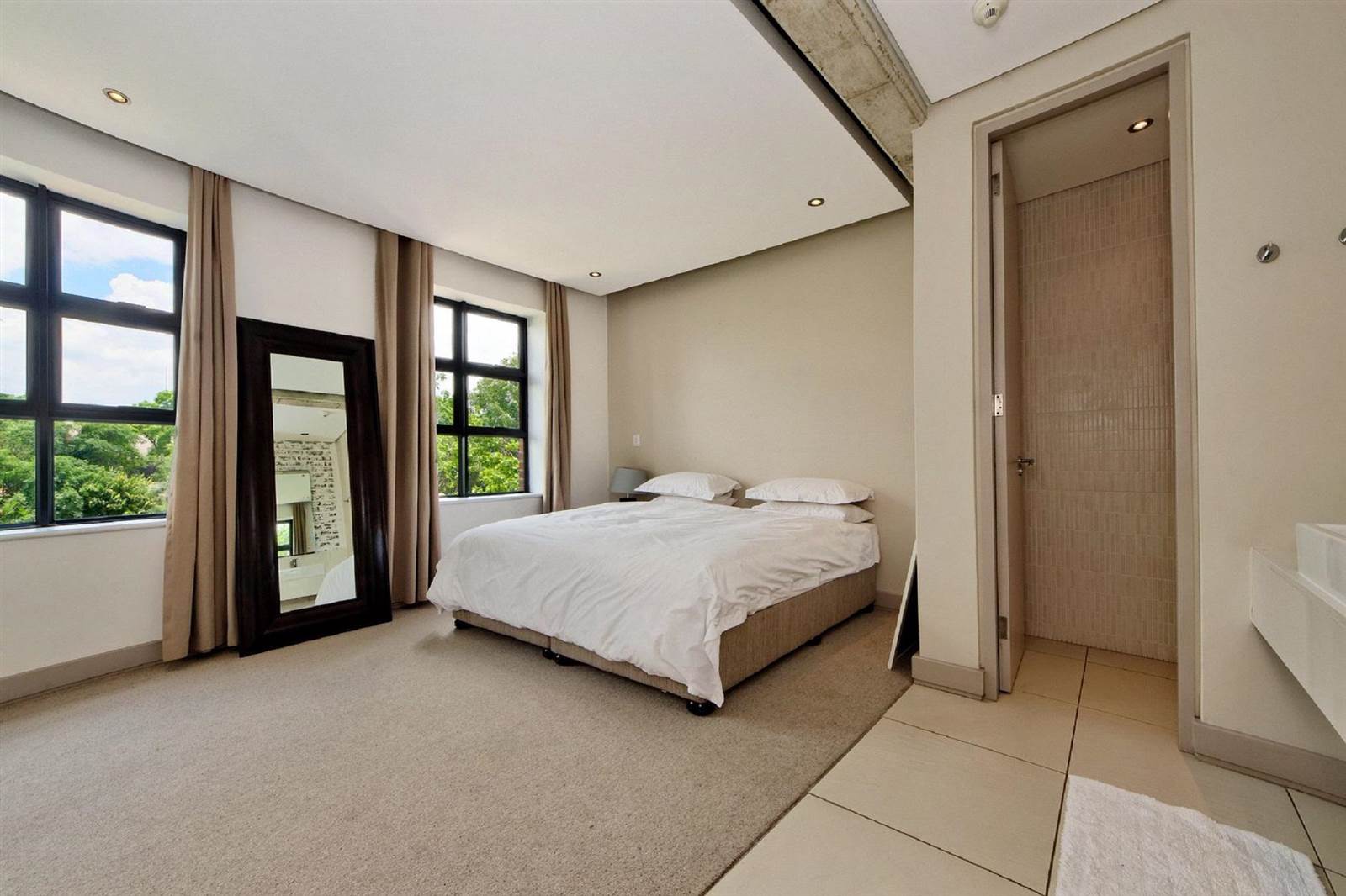 2 Bed Apartment in Melrose Arch photo number 9