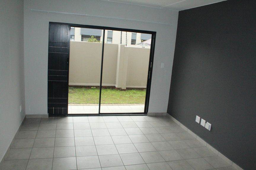 2 Bed Apartment in Parklands North photo number 25