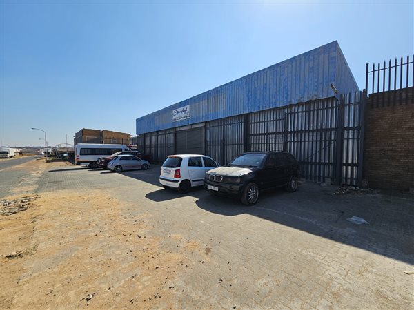 3 897  m² Industrial space