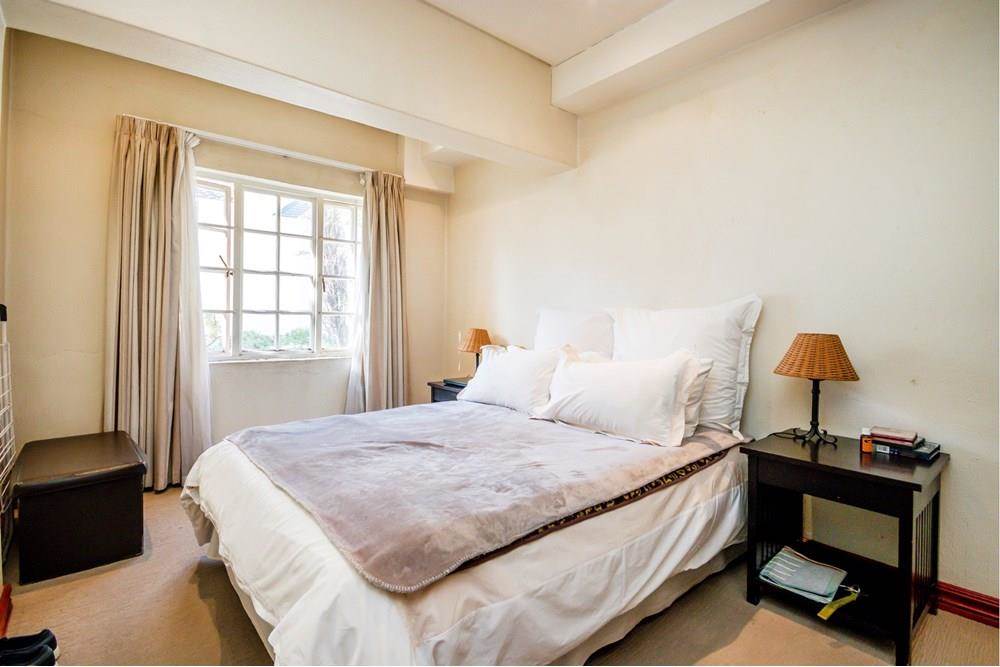 1 Bed Apartment in Bryanston photo number 6