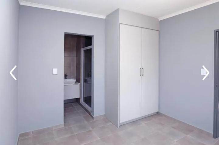 1 Bed Apartment in Grobler Park photo number 4