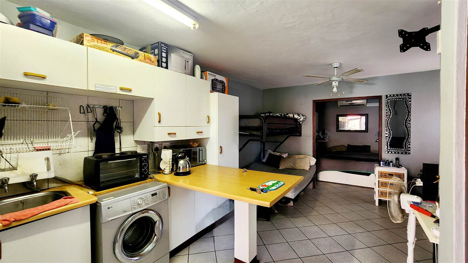 1 Bed Apartment in Uvongo photo number 6