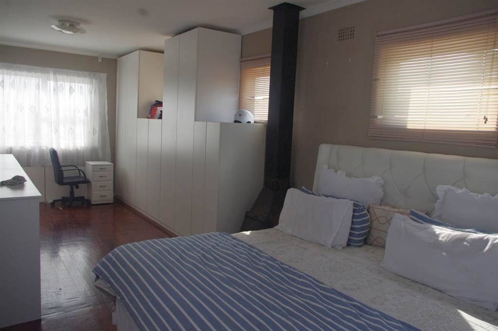 4 Bed House in Marina Da Gama photo number 14