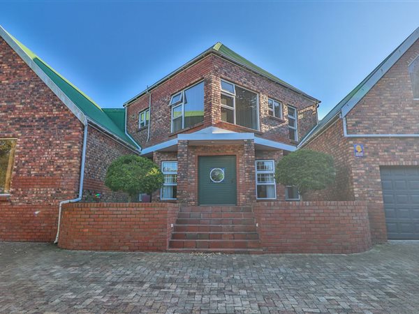 5 Bedroom House 5 Bedroom House