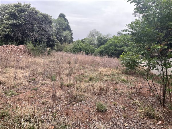 1983 m² Land available in Clubview