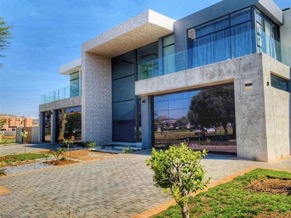 6 Bedroom House