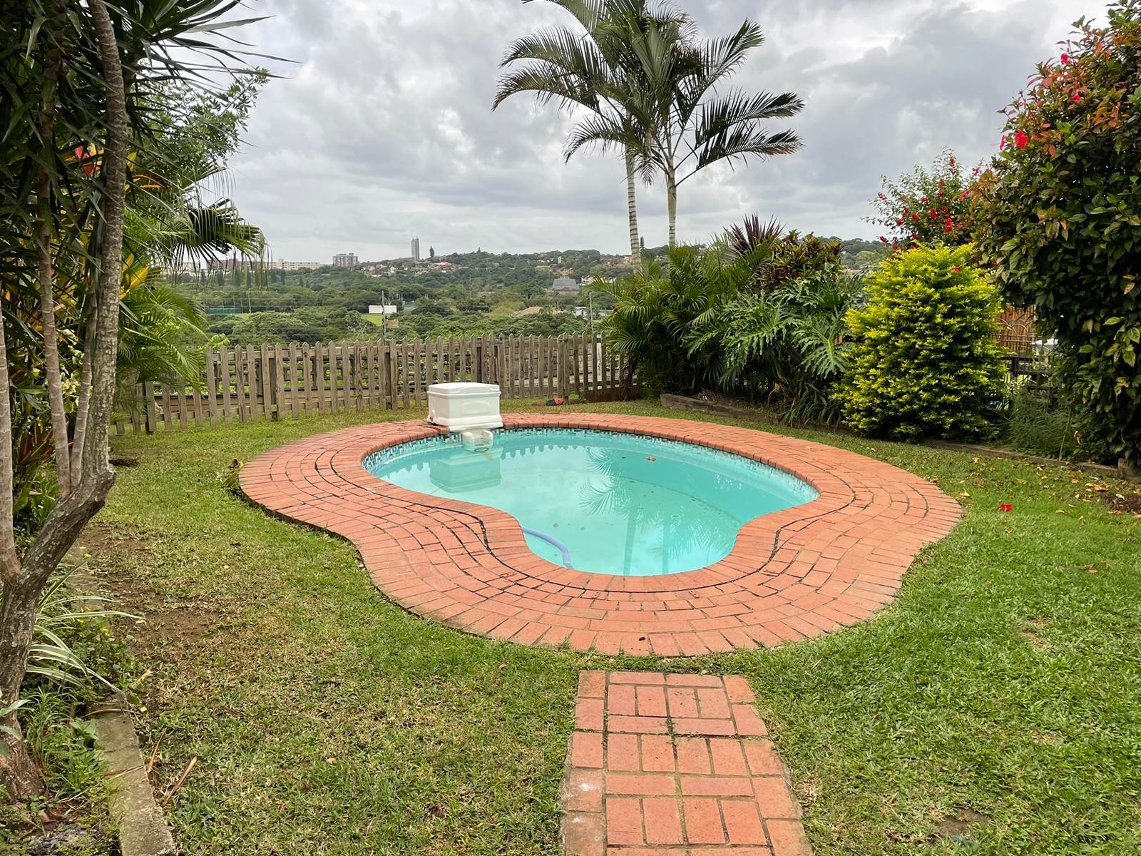 2 Bed Townhouse in Amanzimtoti photo number 1