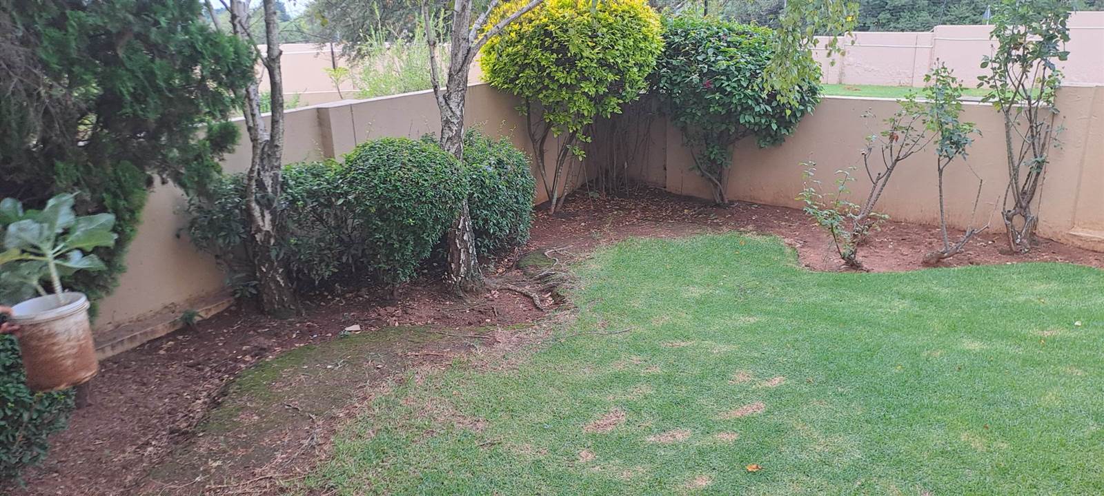 2 Bed Townhouse in Roodepoort Central photo number 8