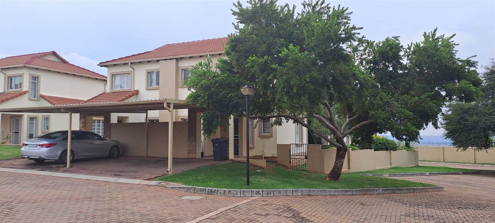 2 Bed Townhouse in Roodepoort Central photo number 3