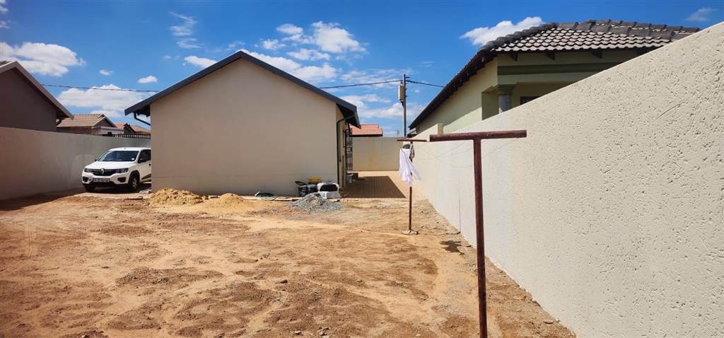 2 Bed House in Lenasia photo number 1