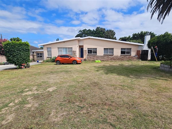 4 Bedroom House 4 Bedroom House