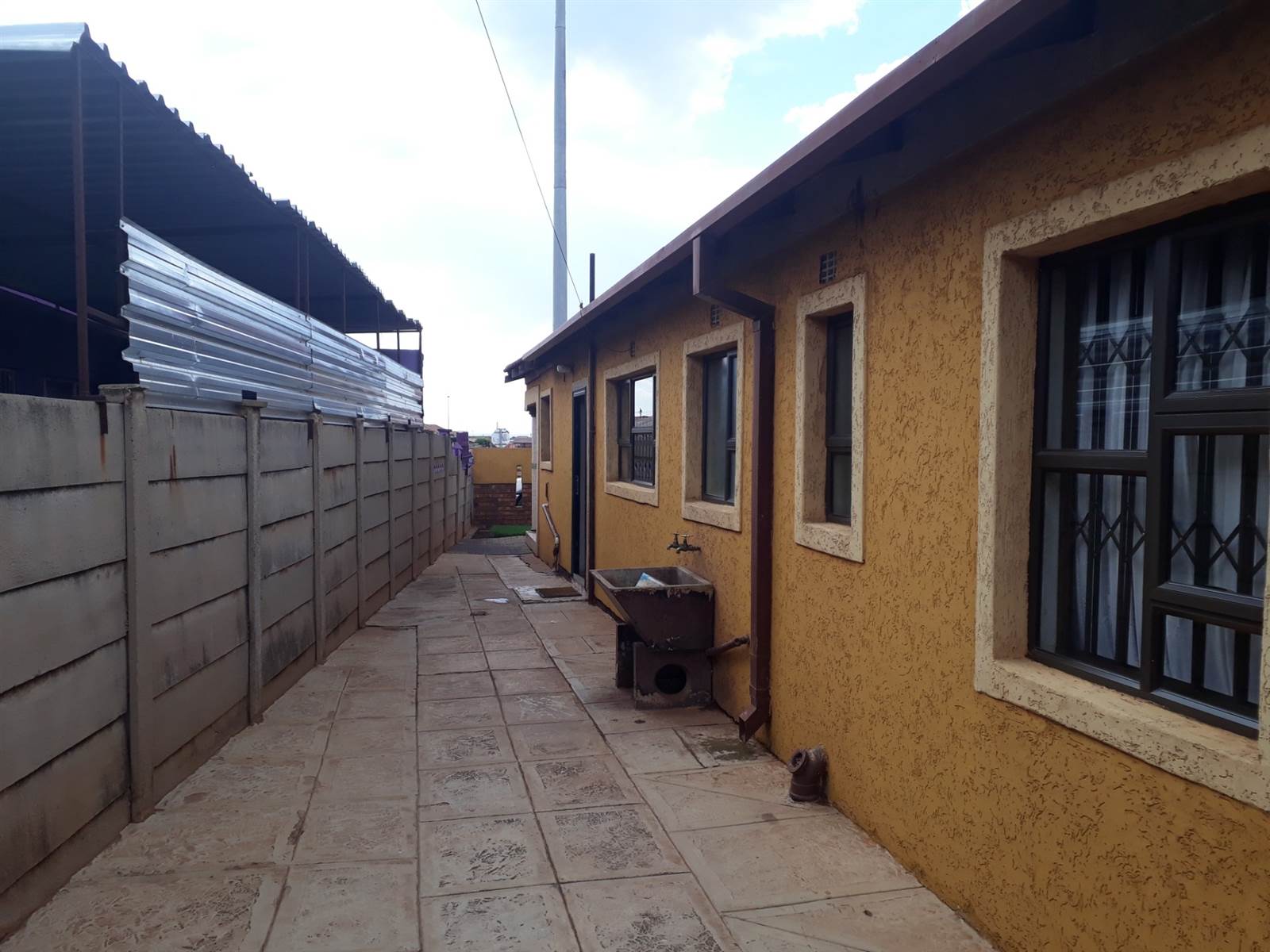 3 Bed House in Sebokeng Zone 11 photo number 6